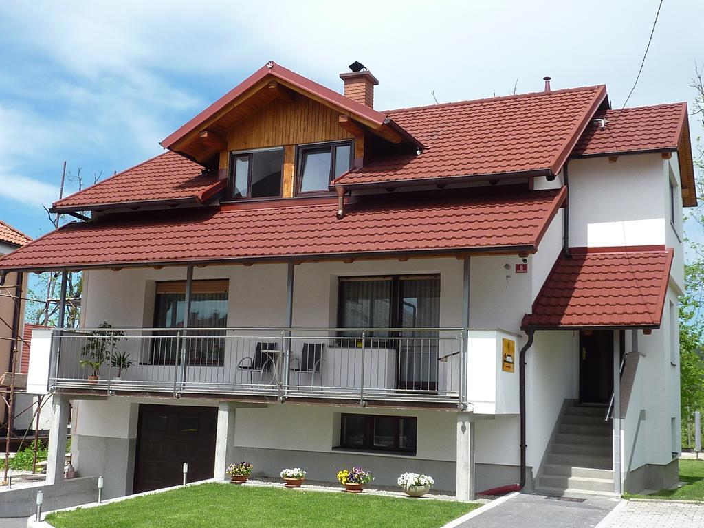 Rooms & Apartment Mira G. Postojna Exterior photo