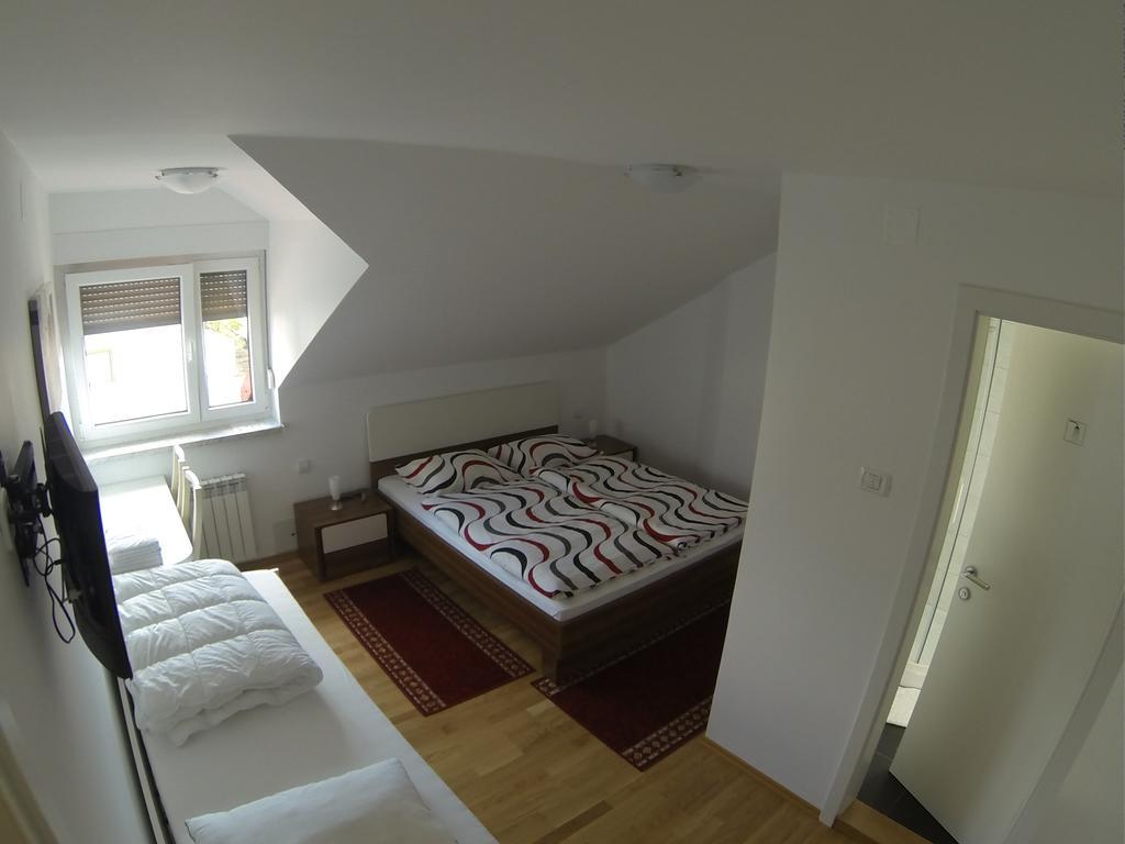 Rooms & Apartment Mira G. Postojna Exterior photo