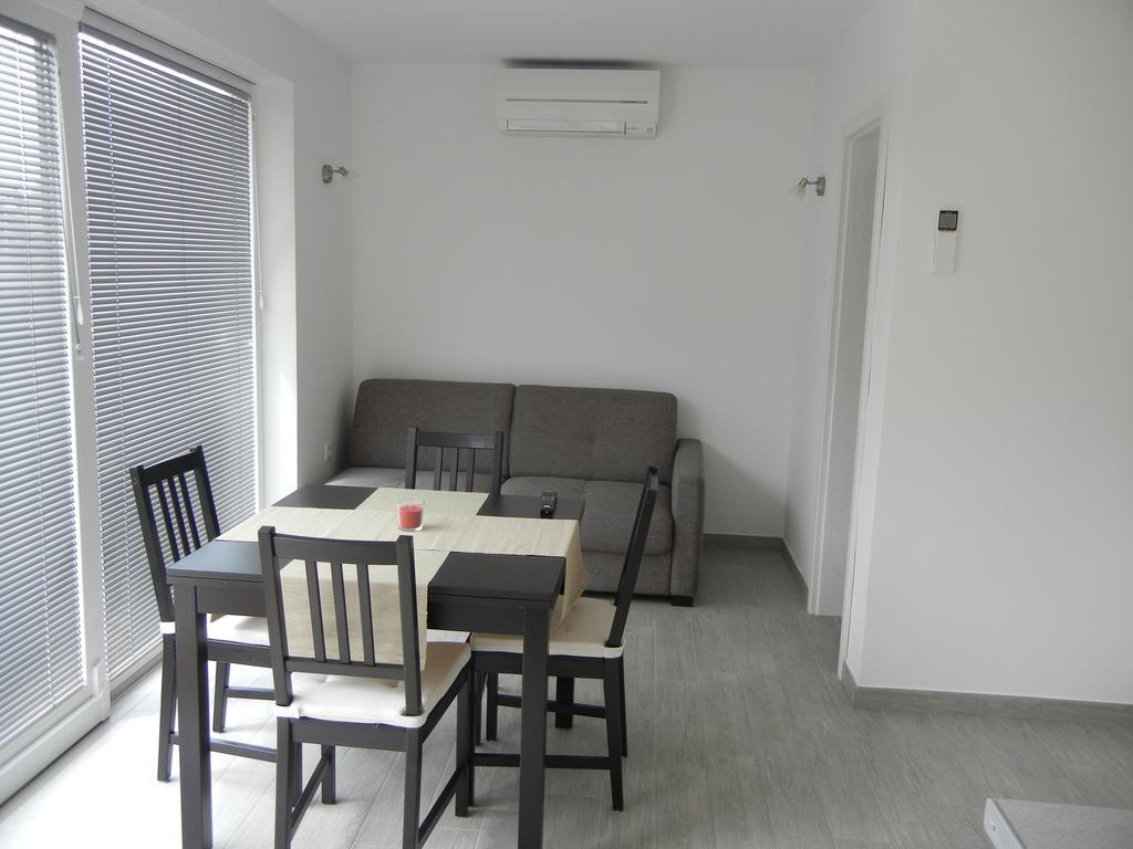 Rooms & Apartment Mira G. Postojna Exterior photo